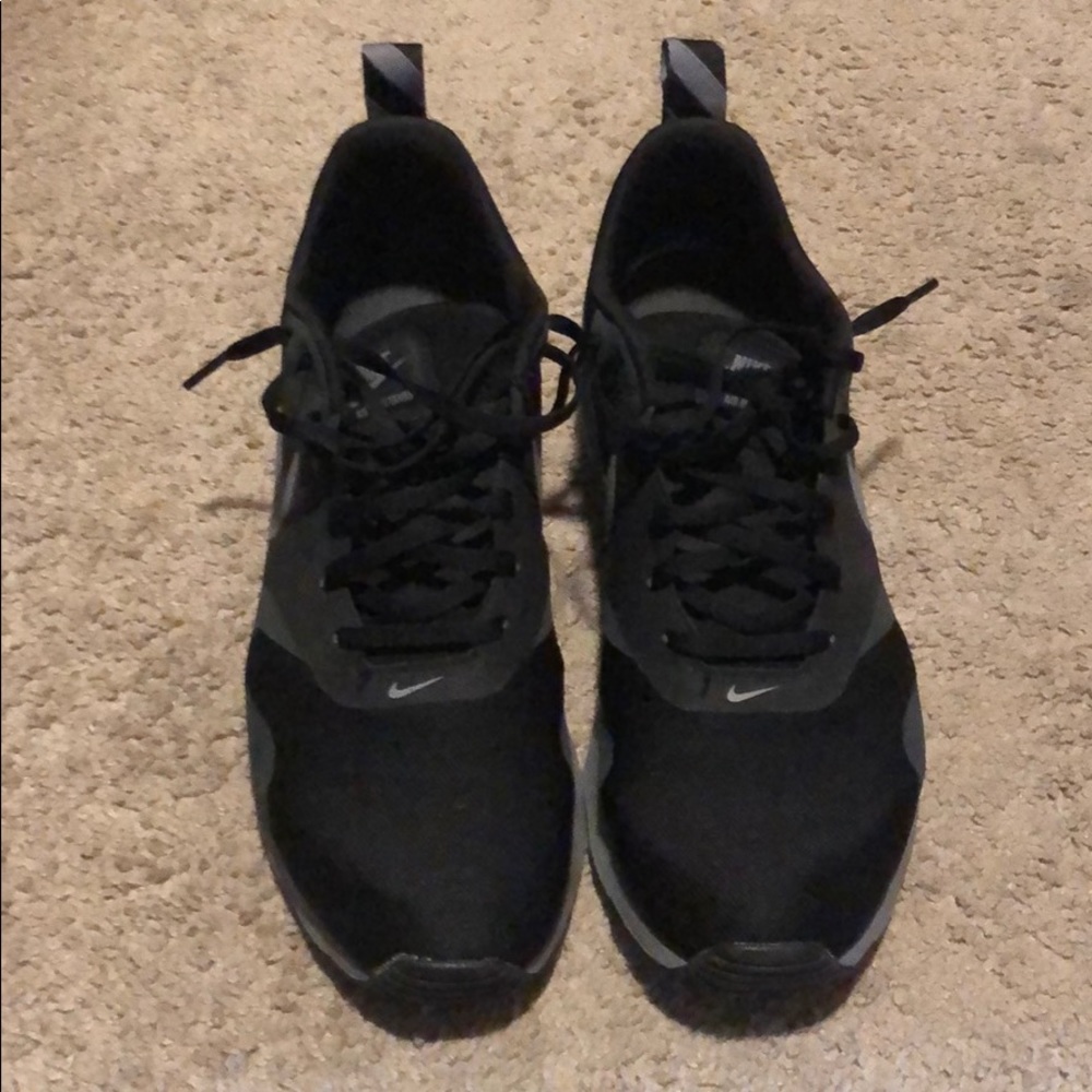 Men’s size 9.5 black Nike’s